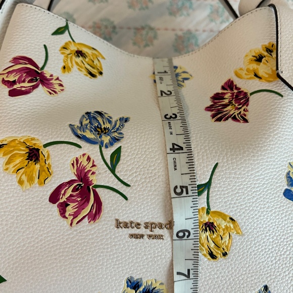 Kate Spade Knott Tulip Toss Embellished Medium Crossbody Tote KB282 White & Pink - Picture 15 of 16